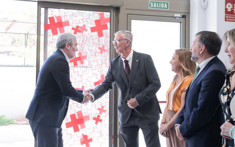 Clavijo reconoce el “pilar social” de Cruz Roja en sus 150 años de trayectoria en Canarias