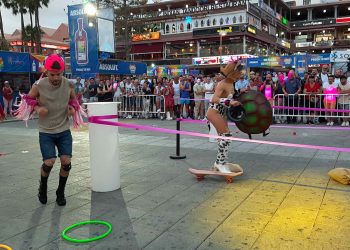 La divertida Carrera de Tacones congregó a más de 500 personas en la Plaza del Yumbo