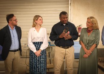 Canarias cede a Gambia material sanitario para mejorar la atención de 14 centros hospitalarios del país africano