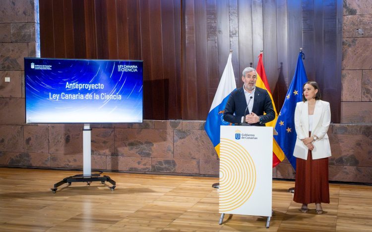 Clavijo asegura que la Ley de la Ciencia permitirá un desarrollo basado en el talento y el conocimiento