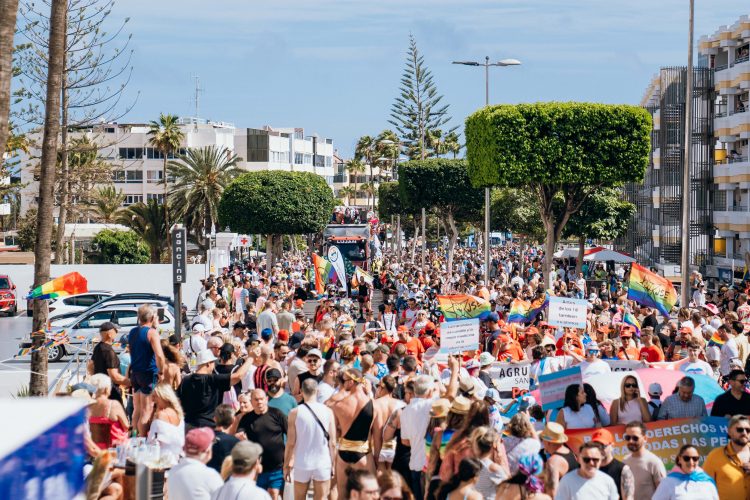 El Desfile de Carrozas de ‘Maspalomas Pride’ congregó a más 100.000 personas para reclamar la libertad y la igualdad