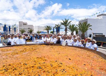 5.000 personas despiden las fiestas de El Tablero con el sabor de la tradicional Gran Paella