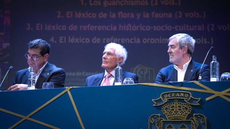 Clavijo resalta la aportación a la identidad y memoria lingüística de Canarias de la obra del profesor Trapero