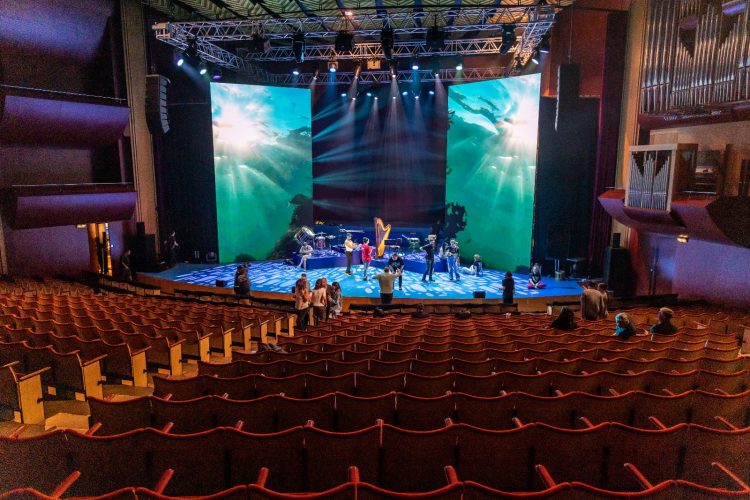 El acto institucional del Día de Canarias une tradición y modernidad con una propuesta escénica con más de 60 artistas