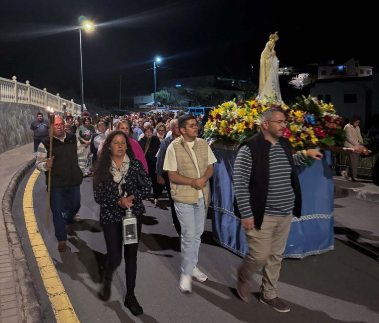 Veneguera celebra su procesión de las Antorchas en honor a la Virgen de Fátima