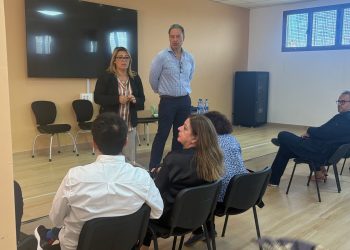 Compromiso y diálogo directo para mejorar las viviendas públicas de Cuesta Caballero