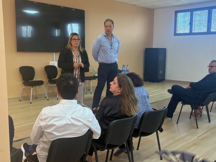 Compromiso y diálogo directo para mejorar las viviendas públicas de Cuesta Caballero