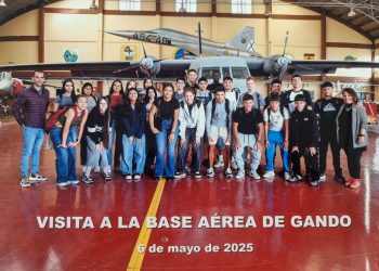 Alumnado de Mogán visita la Base Aérea de Gando