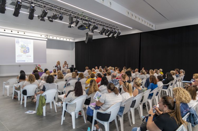 Cerca de un centenar de personas aprenden a manejar el estrés en las Jornadas de Crecimiento Personal de Mogán