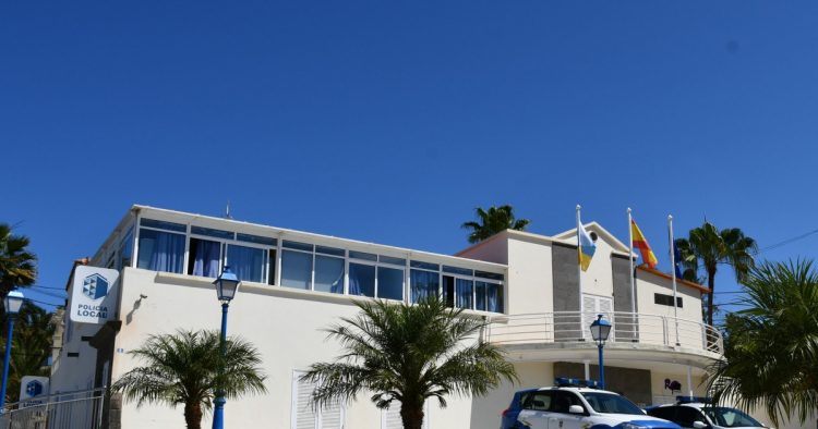 Un hombre en búsqueda y captura es detenido en Mogán conduciendo sin carnet y ebrio