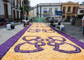 Teror festeja el Corpus y el Sagrado Corazón de Jesús con alfombras en sus calles