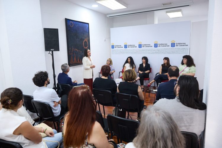 La literatura canaria resuena en Madrid con una mesa redonda protagonizada por autoras isleñas
