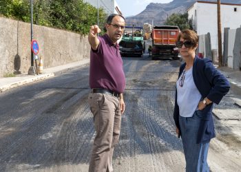 Mogán asfalta varias calles de El Horno