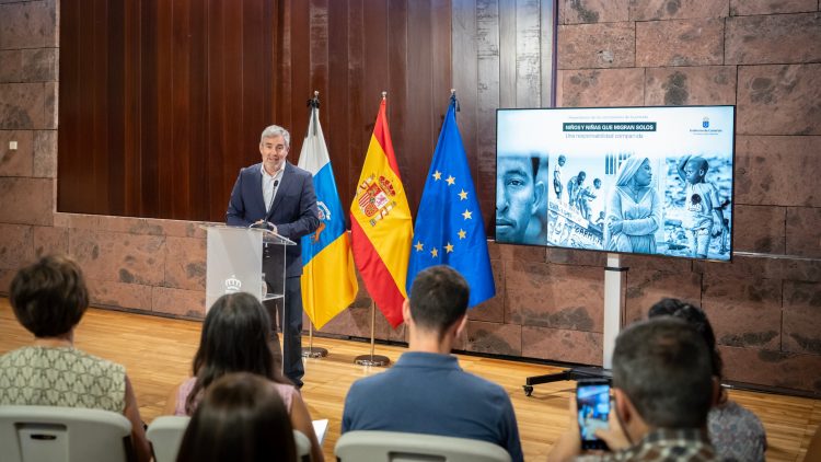 Clavijo presenta una Guía de Buenas Prácticas para mejorar la atención de los menores migrantes no acompañados