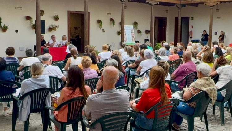Telde da la bienvenida a las 200 personas inscritas en los nuevos talleres de artesanía impartidos en la Casa Condal