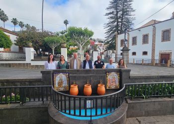 Teror recupera la fuente de la Araucaria en recuerdo al 25 aniversario del hermanamiento con Niebla