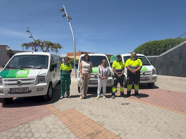 Tres nuevos vehículos eléctricos refuerzan el parque móvil municipal de Ingenio