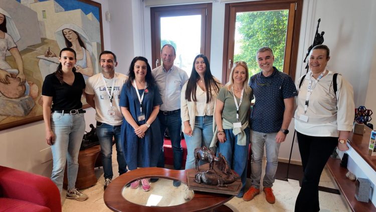 El CEIP Roque Aguayro acoge a seis alumnos y cuatro docentes de la ciudad portuguesa de Vila Real