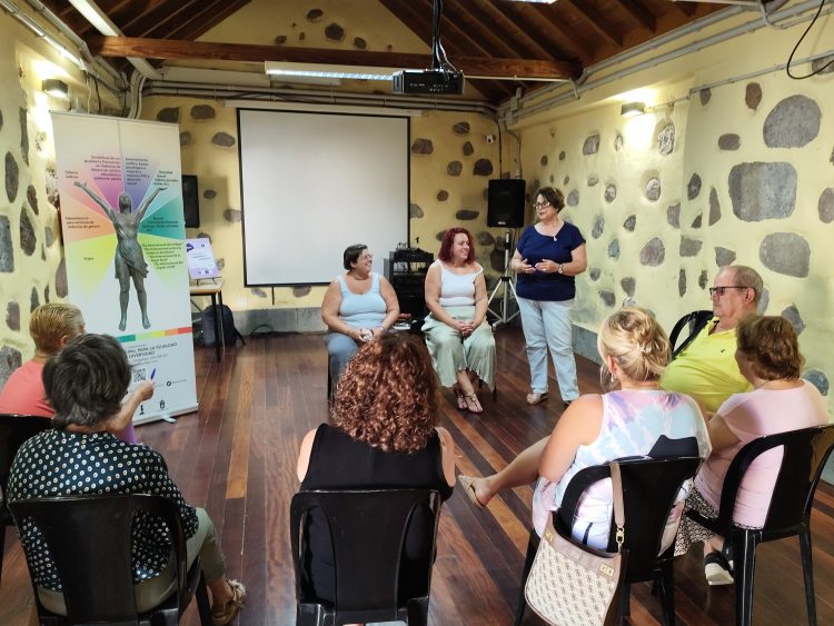 Santa Lucía defiende que hay que cuidar a las cuidadoras 