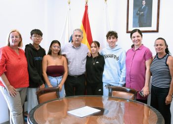 Jóvenes del IES Támara idean reservas urbanas para las abejas polinizadoras