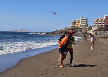 Las banderas azules en las playas de Telde cumplen 25 años y la ciudad lo celebra con un simulacro en Melenara