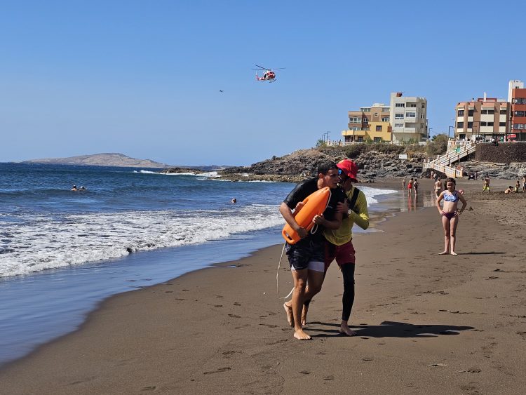 Las banderas azules en las playas de Telde cumplen 25 años y la ciudad lo celebra con un simulacro en Melenara