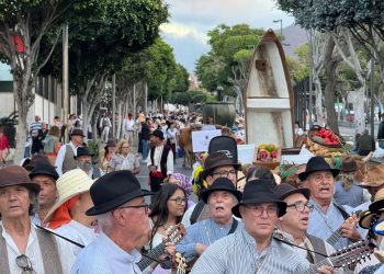 Telde ofrenda con dos toneladas de solidaridad en la Romería de San Juan Bautista