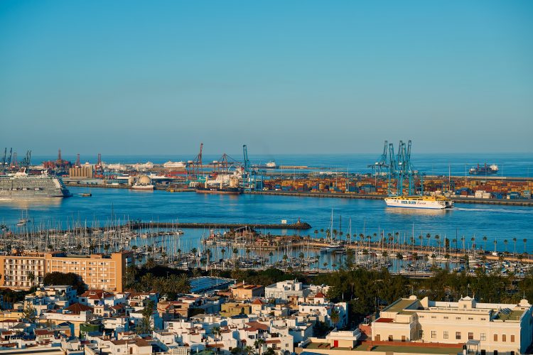 El Puerto de Las Palmas se cierra al tráfico marítimo, exceptuando el interinsular, con motivo de la celebración del Día de las Fuerzas Armadas