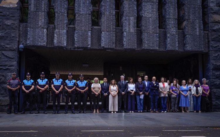El Gobierno condena el último asesinato machista en Tenerife y muestra sus condolencias en un acto de repulsa