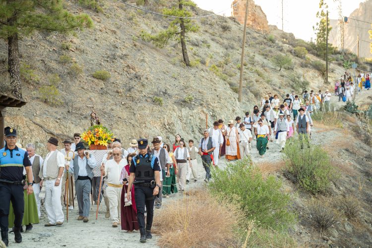 La Bajada de Santiago el Chico renueva la devoción y la identidad de Tunte en un emotivo recorrido desde El Pinar