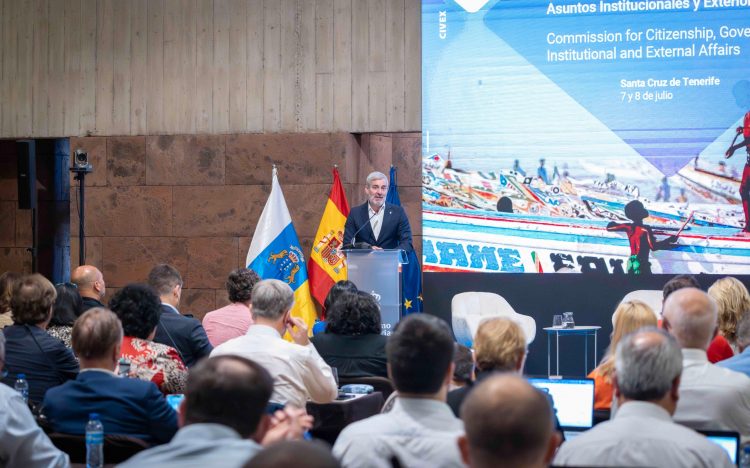 Clavijo urge a la UE a atender a los menores migrantes y defiende una financiación directa a las regiones fronterizas