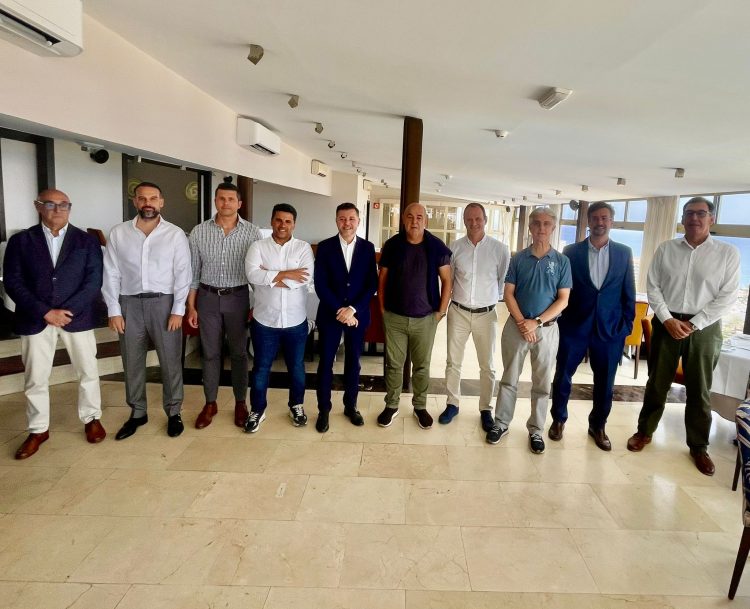 Los empresarios turísticos trasladan a Primero Canarias las preocupaciones del sector