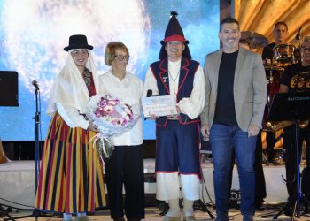 San Bartolomé de Tirajana honra a Rosa María Ortega ‘Rosy’, en la Gran Gala Santiaguera ‘Con alma de mujer’