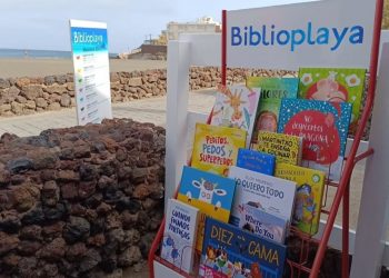 La Biblioplaya de Melenara inaugura su 15ª edición con más de 2.000 ejemplares disponibles y 200 editoriales nuevas