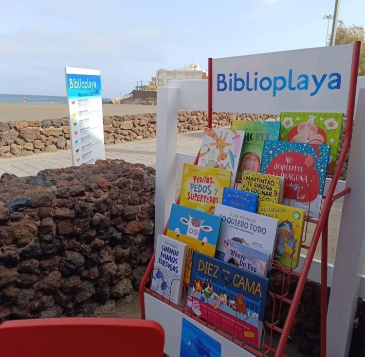 La Biblioplaya de Melenara inaugura su 15ª edición con más de 2.000 ejemplares disponibles y 200 editoriales nuevas