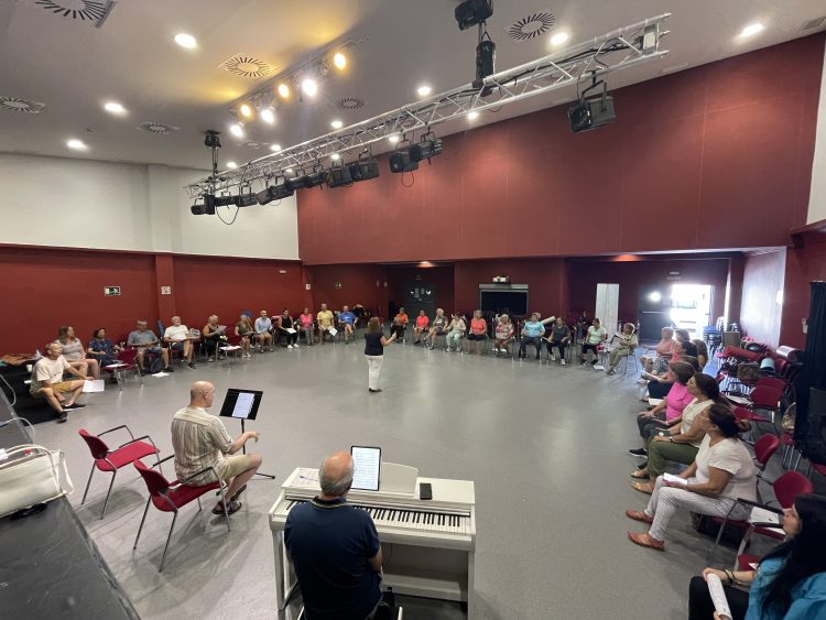 La soprano Judith Pezoa imparte un curso que combina técnica vocal, emoción y pedagogía