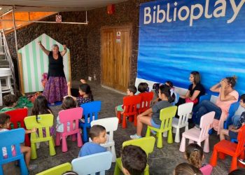 Éxito de la Biblioplaya de Melenara en su primera sesión de cuentos
