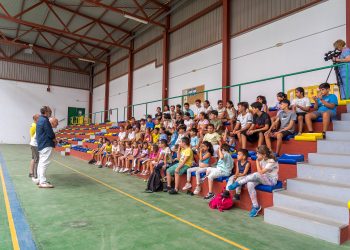 Tenis, fútbol, pintura, talleres y excusiones en los campus de verano en Sardina del Sur 