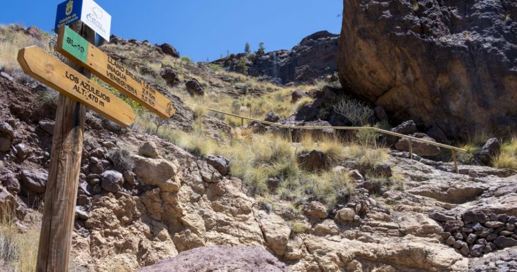 El Ayuntamiento de Mogán rehabilita el sendero de Los Azulejos