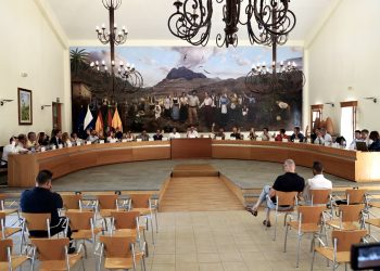 El pleno municipal reconoce a Juanito Ramírez como hijo predilecto y Pedro Medina como hijo adoptivo