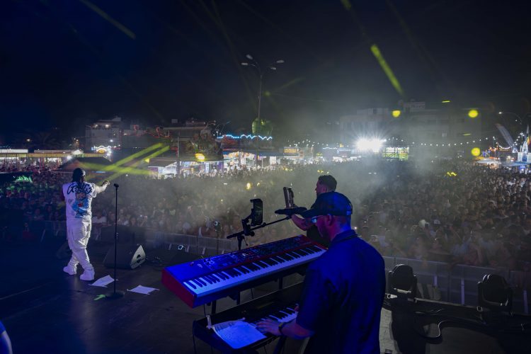 Arguineguín baila al ritmo de Omega ‘El Fuerte’ la víspera del Carmen