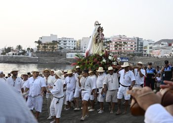 La Virgen del Carmen recorre Arguineguín y Playa de Mogán arropada de fervor marinero