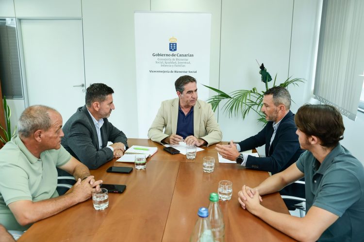 Servicios Sociales y Gobierno de Canarias adoptan medidas urgentes para mejorar la convivencia entre los centros de acogida y los vecinos
