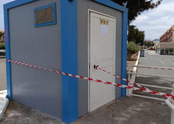 El vandalismo obliga a mantener fuera de servicio el aseo de la playa de La Garita hasta el lunes