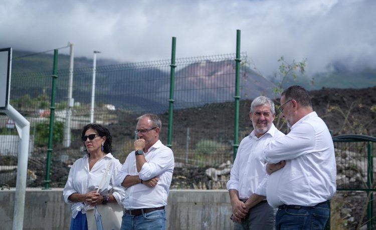 Fernando Clavijo espera que el CEIP La Laguna sea un símbolo de la resiliencia y recuperación de La Palma