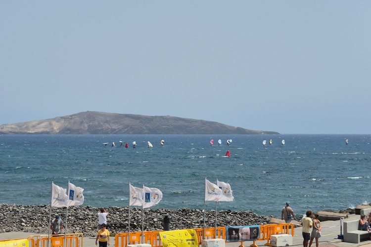 Ángel Granda y Mar de Arce conquistan la Copa de Canarias de Wingfoil