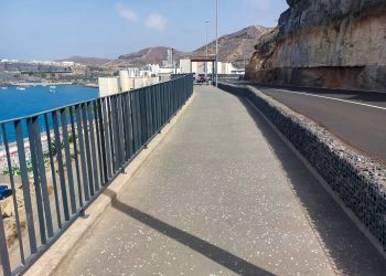 Mogán adjudica la renovación de la barandilla y muro del paseo peatonal entre Arguineguín y Patalavaca