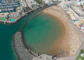 Mogán intensifica el control en playas contra el tabaco, drogas, acampadas y arrojo de residuos