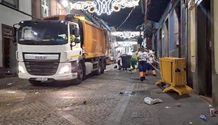 El Ayuntamiento retiró solo en la noche del Pino 38 toneladas de residuos en el Casco de Teror