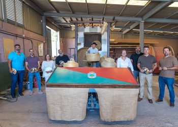 Juanito Ramírez hará un balayo en la carreta de Santa Lucía durante la Romería del Pino